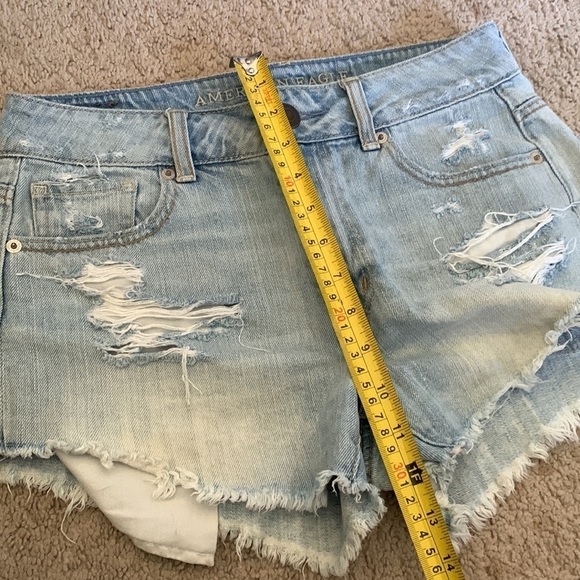 American Eagle Distressed Shortie Jean Shorts Size 2 - Picture 10 of 11